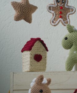 Set Navideño Amigurumi – Caballitos, Casitas y Decoraciones en Crochet 